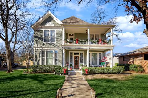 Denton Street Holiday House