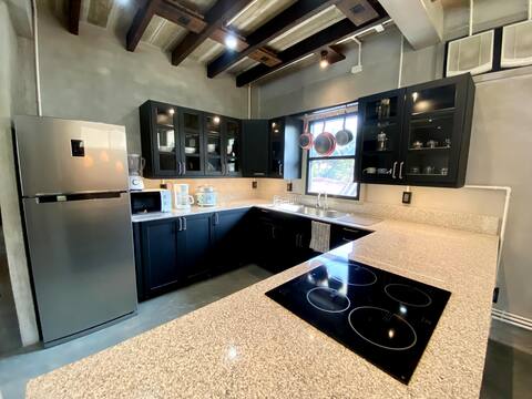 Modern Comfort, Huge Kitchen, Laundry, Kids Toys!