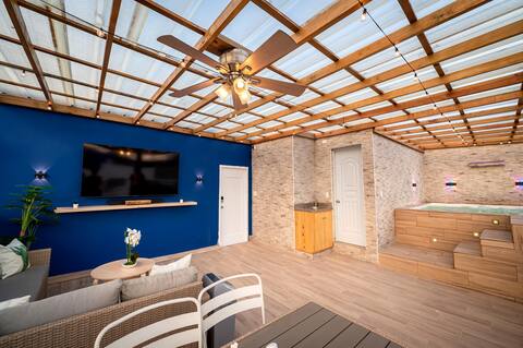 Vacation Apt w/ Private Jacuzzi Area