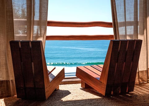 Master Suite in Luxury Oceanfront Villa - "Yutori"