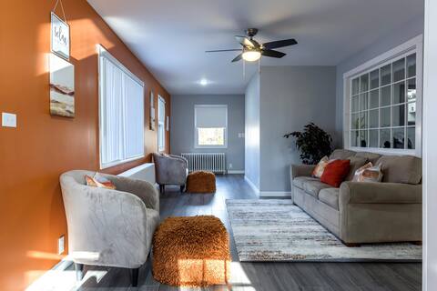 Modern ~ 3 Bedroom ~ Sleeps 8 ~11 mins to Hartford