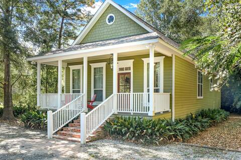 Southern Charm
Historic Abita-Walk to everything!