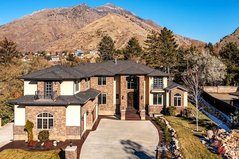 Olympus Luxury-Prime Location- HotTub+Theater+More