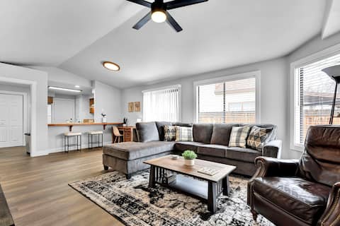 Entire 2 Bedroom 2 Bathroom House
