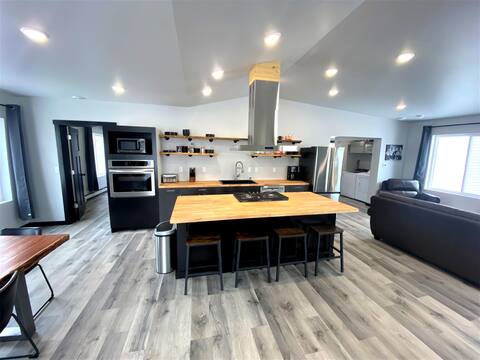 Up North Luxury w/Unmatched Charm! 2 miles to MTU!
