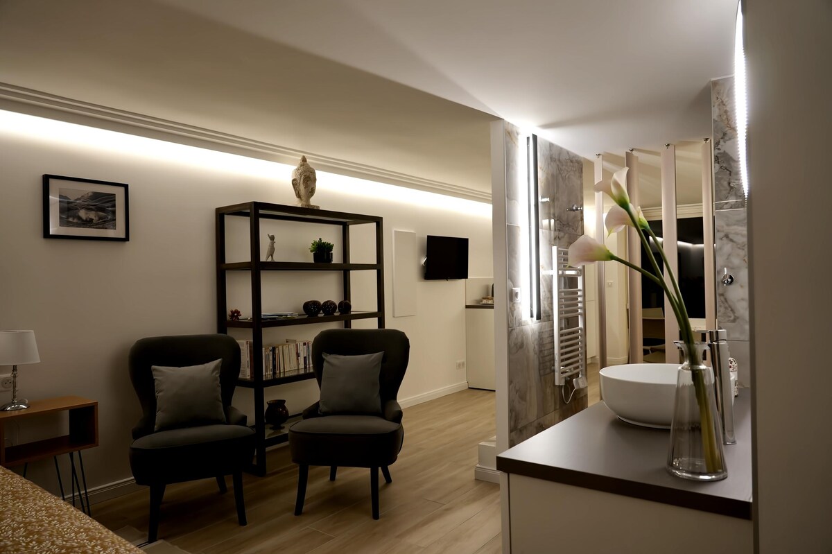 Annonce Airbnb populaire: Newly furnished, terrace, garden and private parking à Cagnes Sur Mer