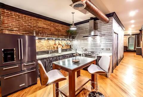 Luxury 2 BR 2 Bath Downtown Double Condo