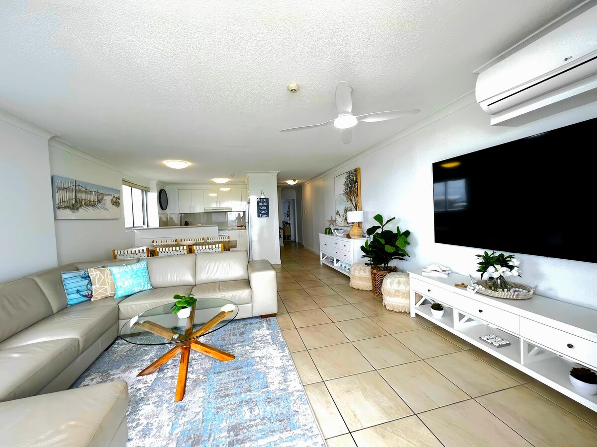 Top Airbnb: Beach Front 3 Bedroom Unit - Ocean View & Pool in Maroochydore