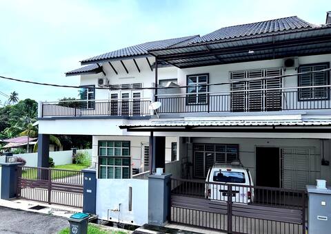 SingBeach Holiday House