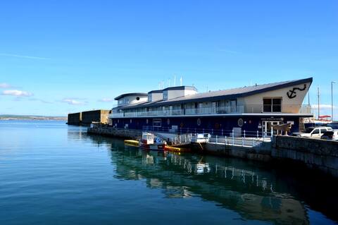 Sea & Harbour Views Cabin 5 @ Crabber's Wharf