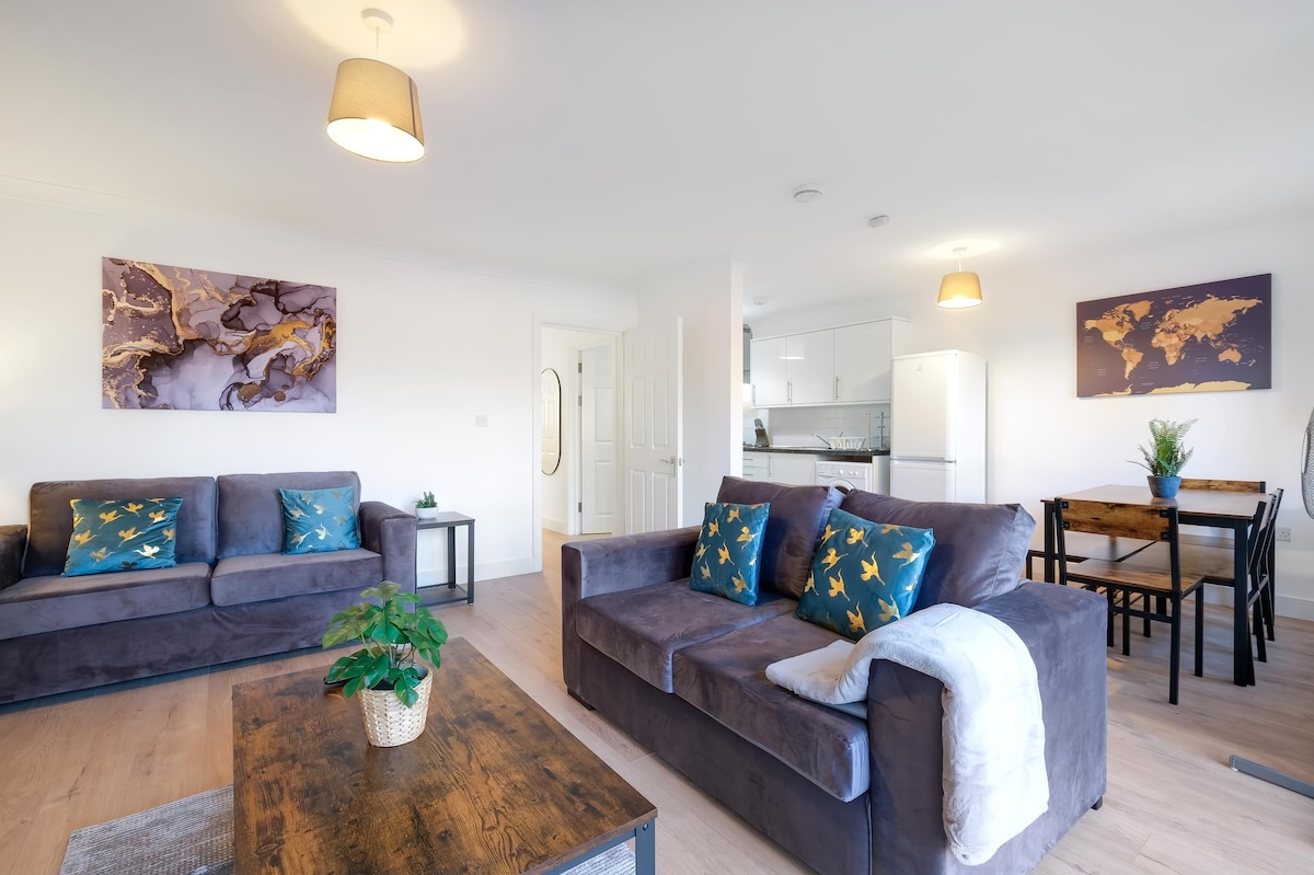 Leistungsstarkes Airbnb: Pinewood Studios Iver 2 Bedrm+Parking Arista Apt 2 in Iver