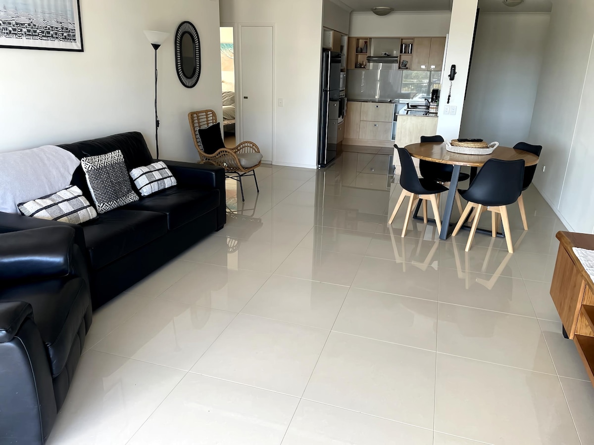 Popular Airbnb listing: Beach views just for you in Alexandra Headland