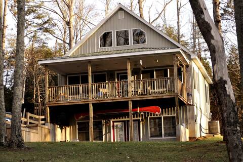 "Sisters" Charming Lakefront Home near Farmville