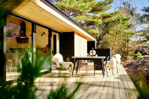 Unique, architect-designed summerhouse