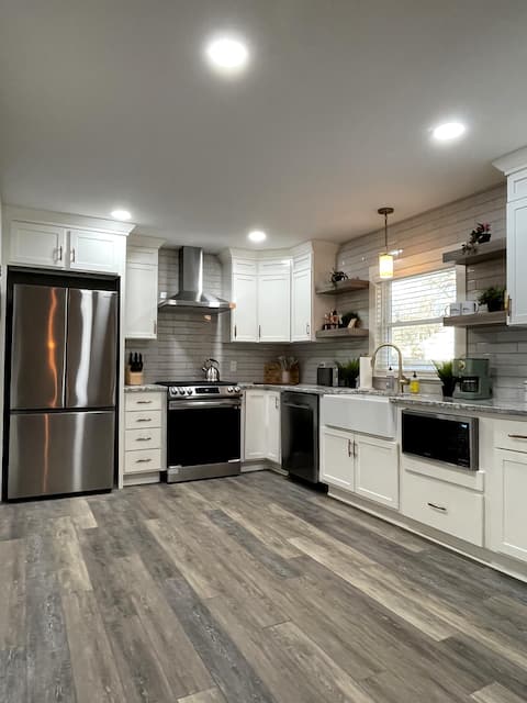 Freshly-remodeled, dog-friendly Westwood charmer!