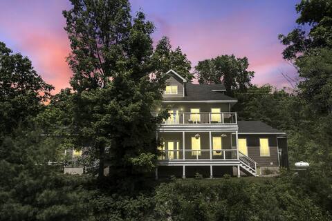Classy Estate with Views + Walk to the Neat Café