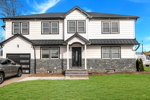 Luxury 2nd Floor Apartment in Prime East Meadow