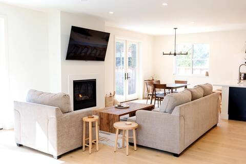 4BR/2.5BA Home 3 Blocks to Beach