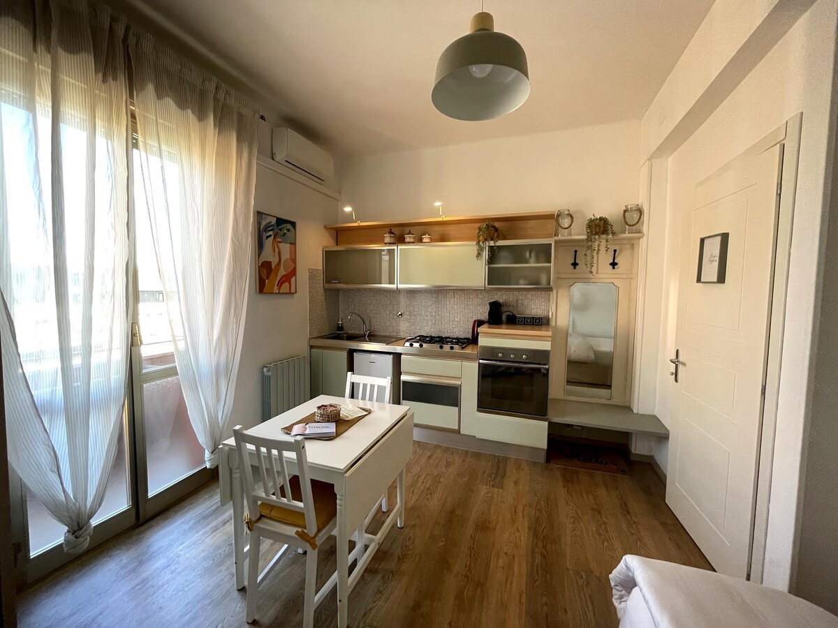 Top Airbnb: Cosy and bright, close to the center&station in Bologna