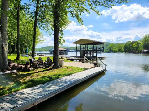 6BR Lake Front - Boathouse - Dock - Screened Porch