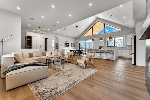 Sherkston Oasis: Hot Tub, Sauna & Luxurious Escape