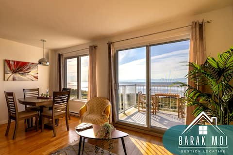Spacious Condo with stunning river views