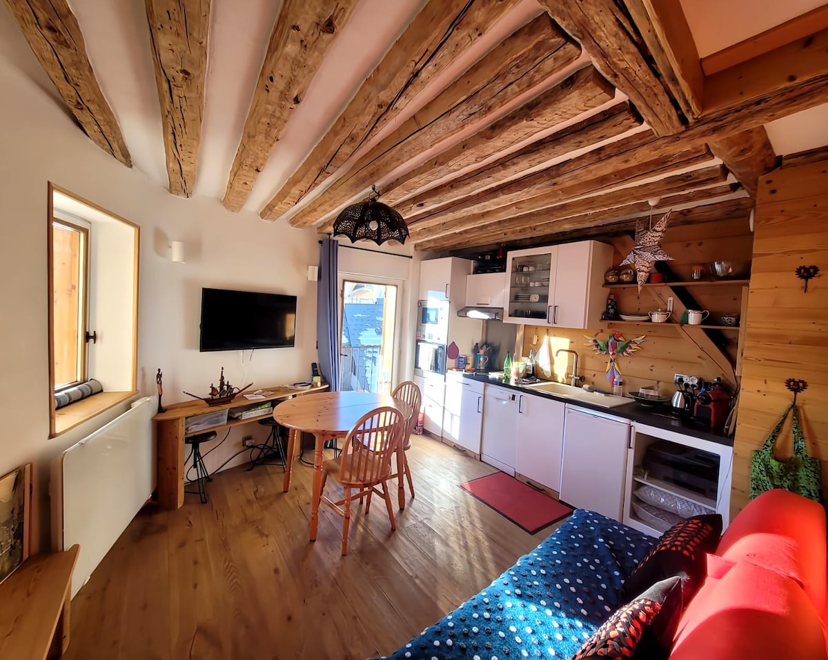 Popular Airbnb listing: Splendid view - 4 to 6 people in Briançon