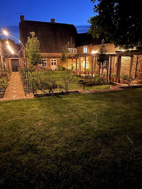 Oak Tree Annexe