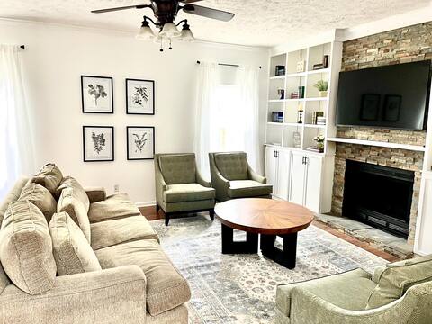 Spacious home 18 miles from downtown Nashville