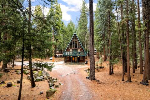Lassen A-Frame Cabin w/ Hot Tub