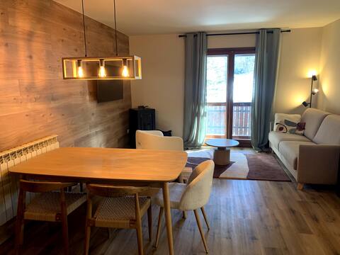 Amazing Flat 10’ from the slopes