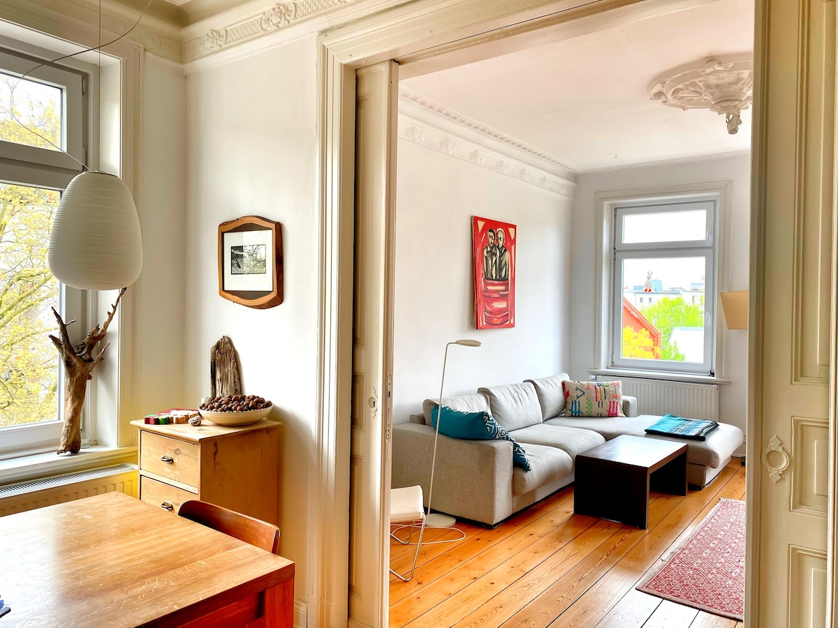 Successful Airbnb property: Sunny old building apartment near the university with two balconies in Rotherbaum