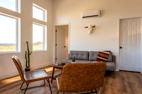 Modern Home 5 min to Big Bend