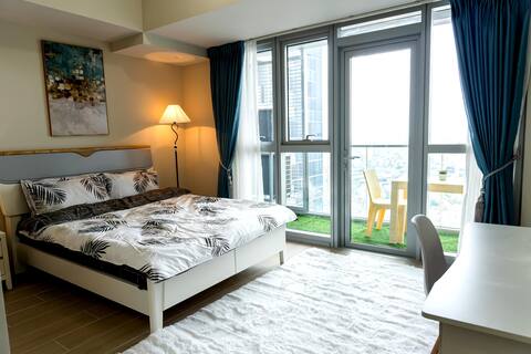 A2J Luxury 3BR Uptown Balcony BGC Suite Near Mall