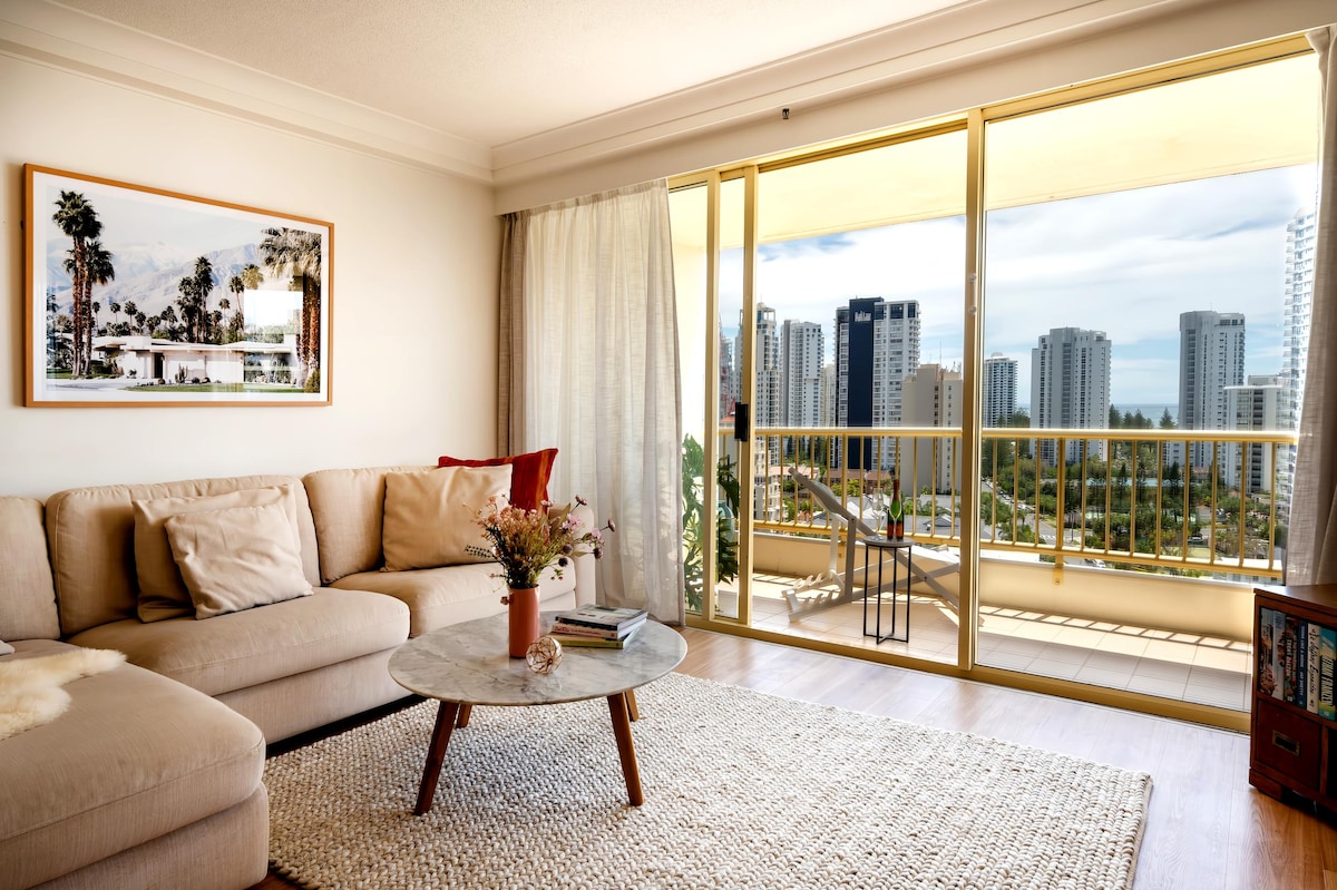 Top performing Airbnb: Main Beach Oasis, check in early, checkout late in Surfers Paradise