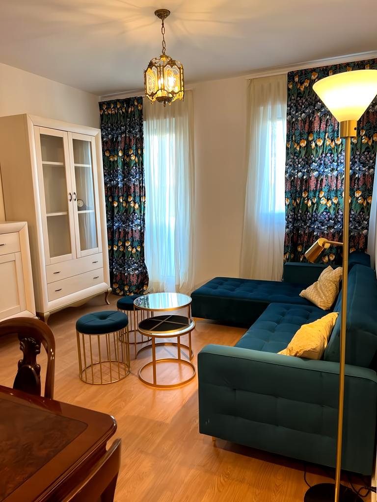 Successful Airbnb property: On the Macarena wall with private parking in Cruz Roja Capuchinos