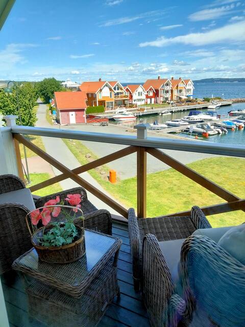 Appartment on the waterfront .