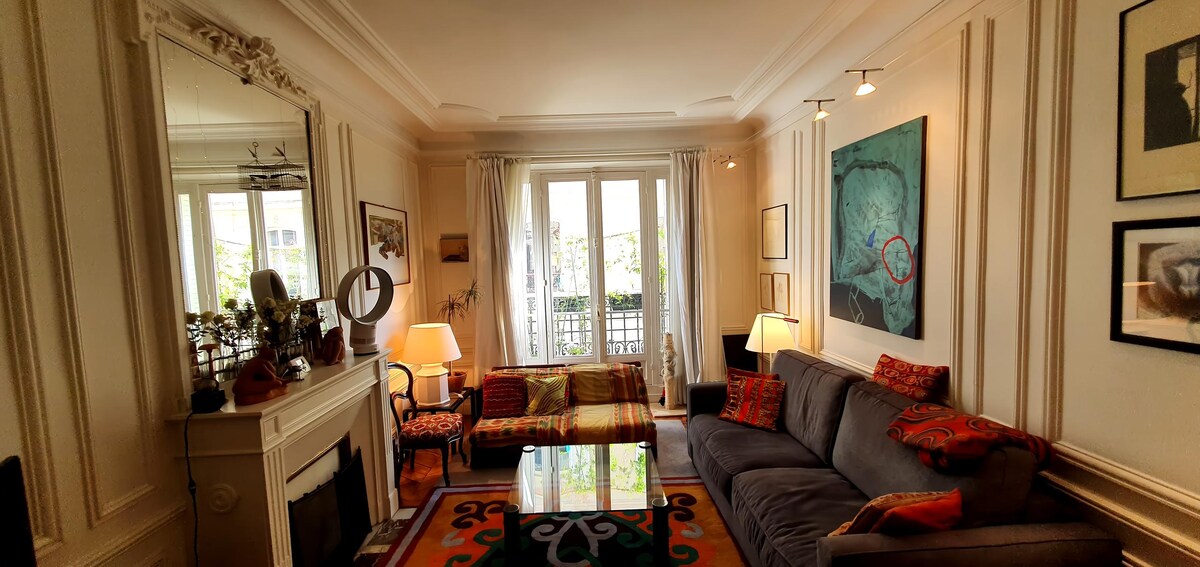 Top performing Airbnb: 10 minutes to Champs Elysées in Paris 17e Arrondissement