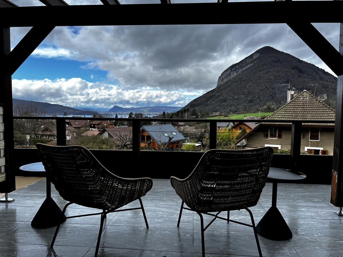 Annonce Airbnb populaire: Newly renovated Lake & Mountain panorama condo à Talloires Montmin