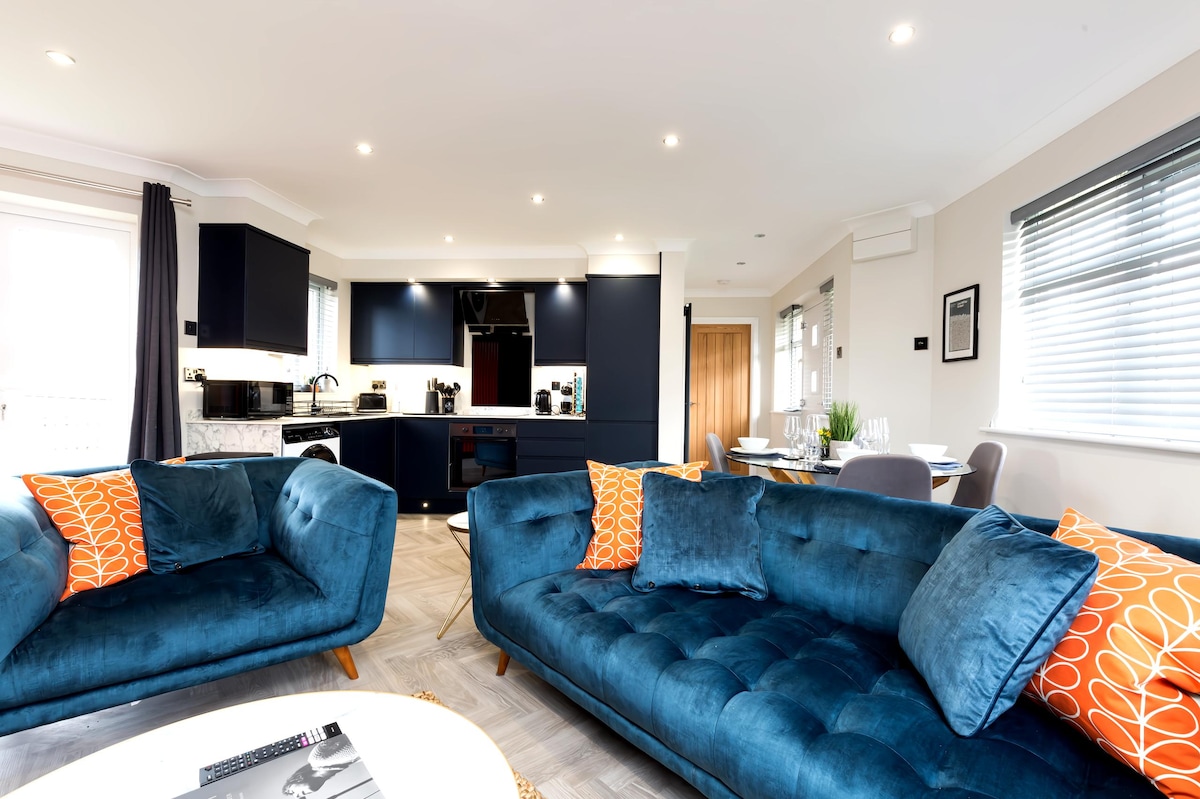 Successful Airbnb property: Stylish-2BR, Boutique property, 5min to ManAirport in Ringway
