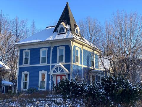 3 BR Gorgeous Historic Home Close to Ocean