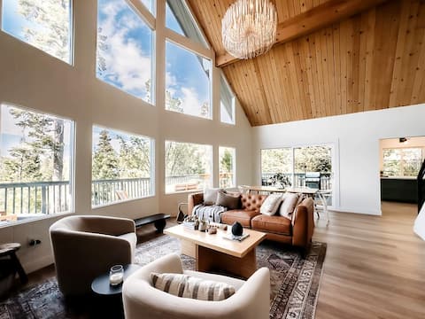 The Lakeview House (w/ hot tub, by @To_Dwell_Here)