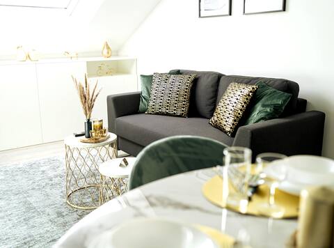 Deluxe Suite | Living+Work Place