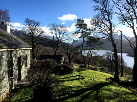 Idyllic cottage hideaway with spectacular views.