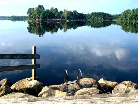 An architect's dream by the lake!