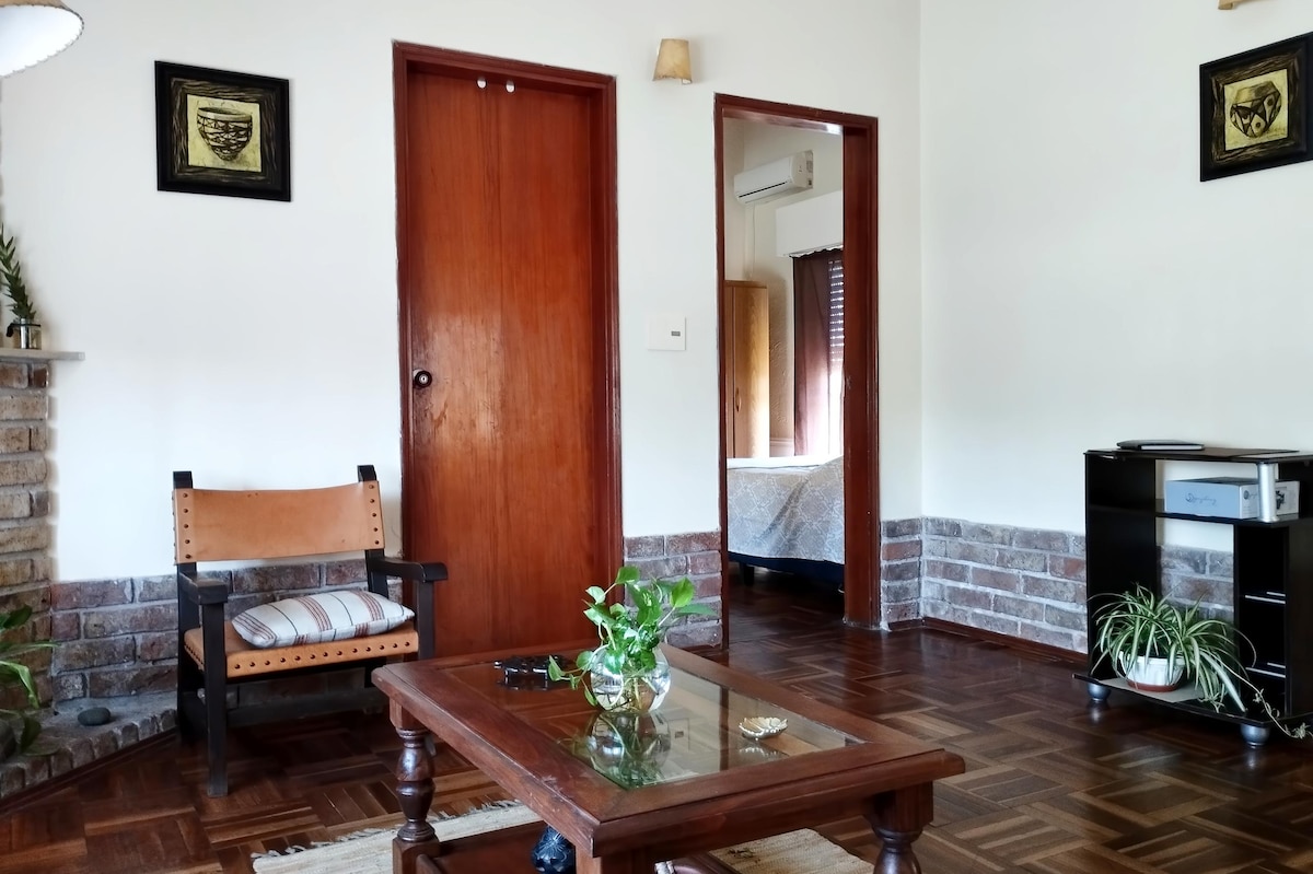 Successful Airbnb property: Near the airport, breakfast included in Ciudad De La Costa