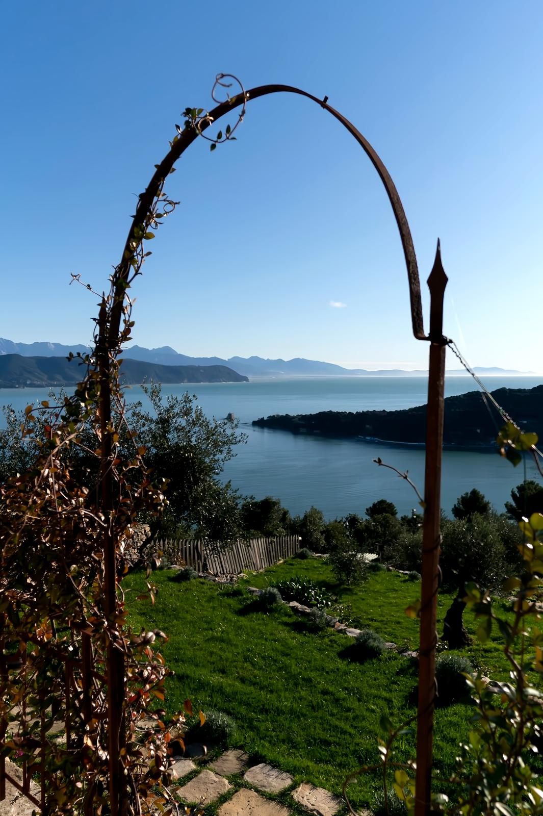 Top Airbnb: Land of Portovenere - The House above the Castle in Portovenere