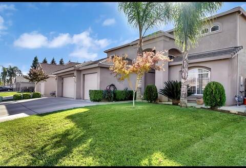 Spacious & Cozy 5-Bed, 3-Bath Family Vacation Home