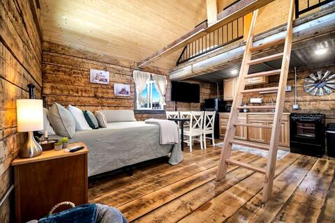 Cozy Farm Retreat Getaway in the Heart of Nature