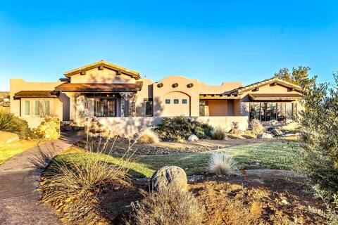 Extraordinary Home Near Zion with Pool & Hot Tub